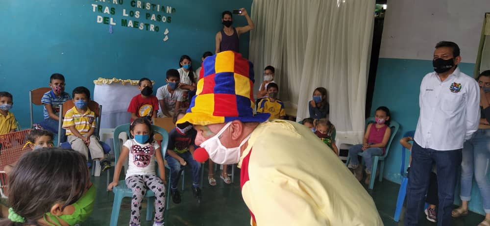 Gobernador celebró Día del Niño con infantes de distintas parroquias